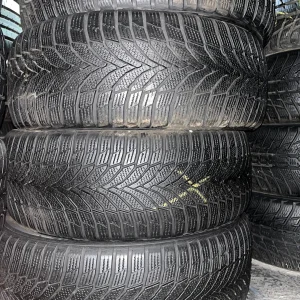 Комплект зимових шин 235/55/17 Nexen