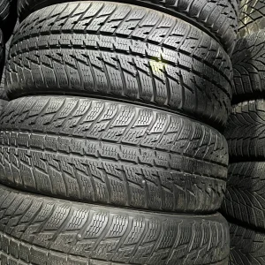 Комплект зимових шин 225/60/17 Nokian