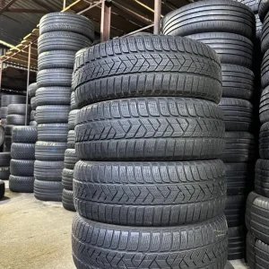 Комплект зимових шин 215/55/17 Pirelli