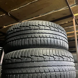 Пара зимових шин 235/55/17 Nokian