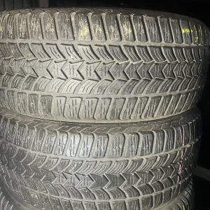 Пара зимових шин 215/55/17 Debica