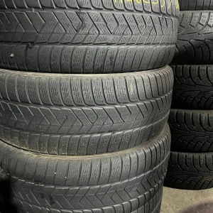 Комплект зимових шин 235/60/18 Pirelli