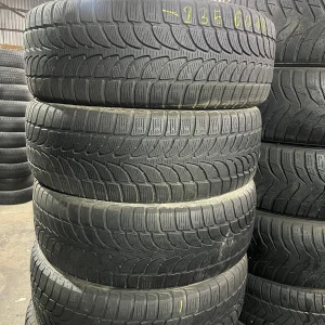 Комплект зимових шин 235/60/18 Bridgestone