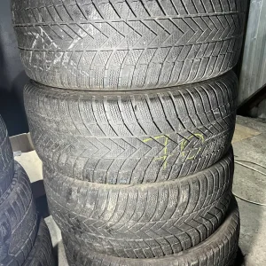Комплект зимових шин 285/45/20 Bridgestone