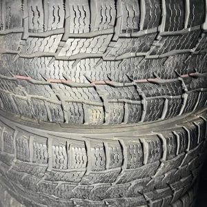 Пара зимових шин 215/60/16C Nokian