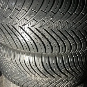 Пара всесезонних шин 225/60/16 Vredestein