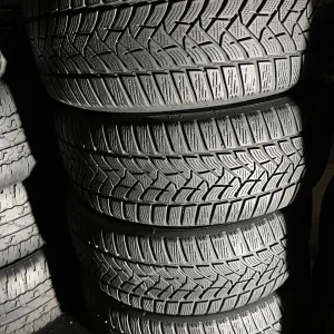 Комплект зимових шин 205/50/17 Dunlop