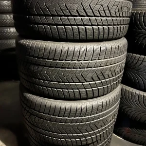 Пара зимових шин 305/35/21 Pirelli